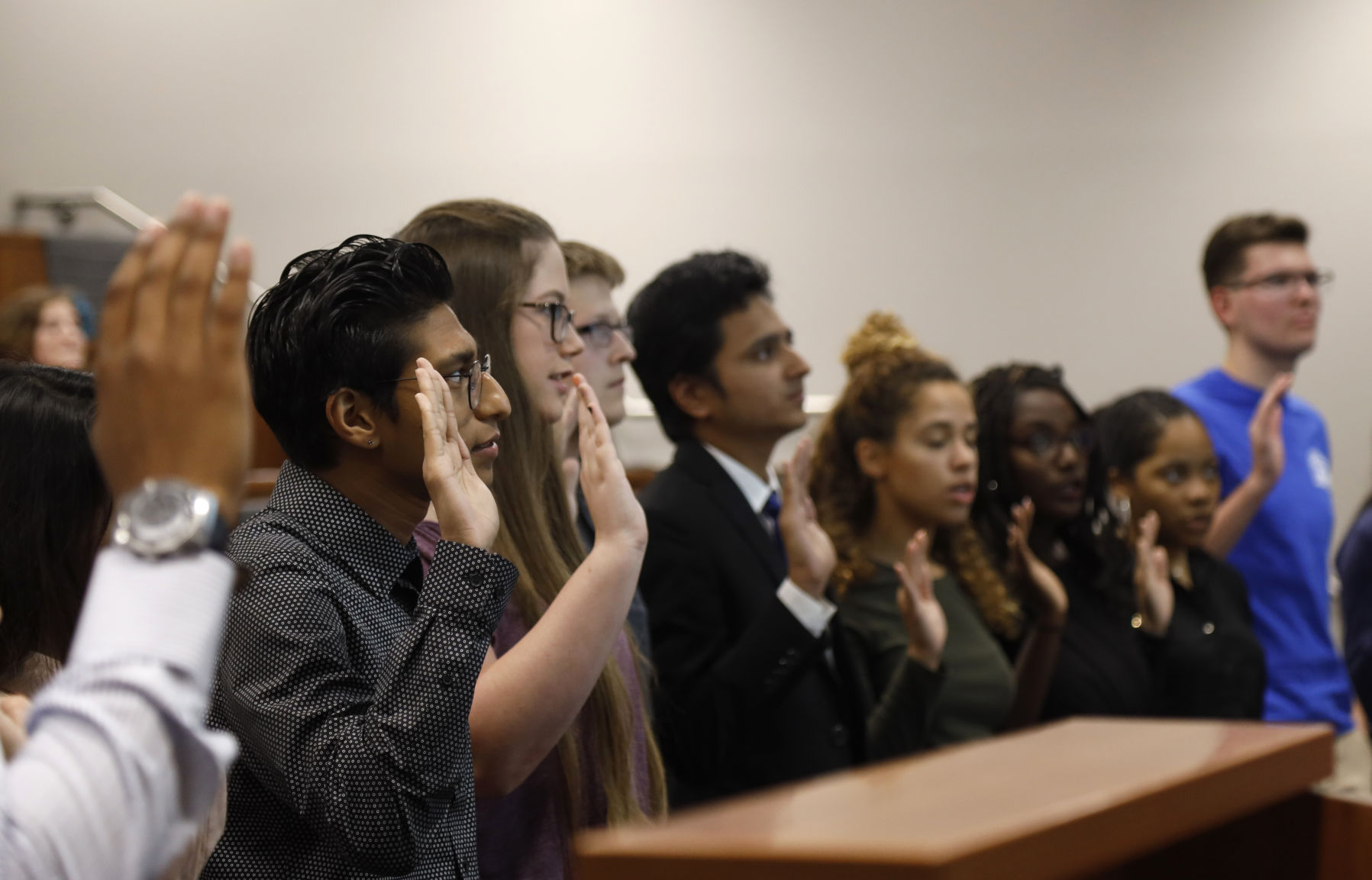 Student Senate swears in 17 senators, introduces nine new resolutions in first general body meeting